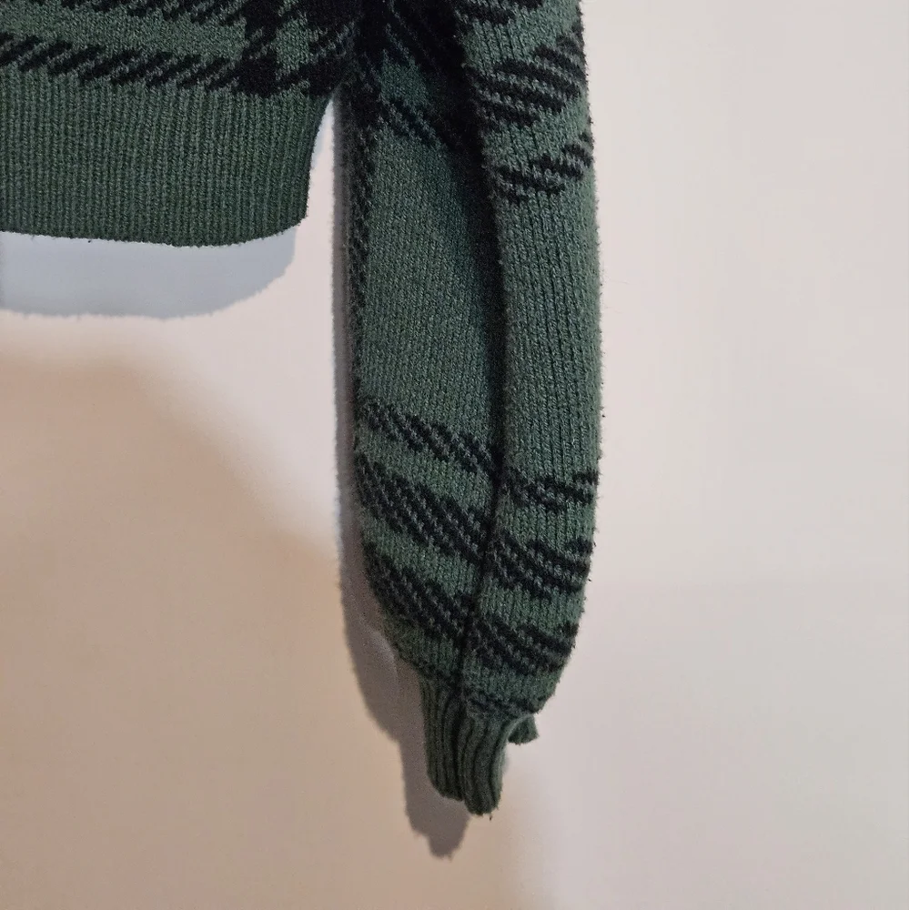 Hollister Button Crop Sweater Size Large - Picture 4 of 5